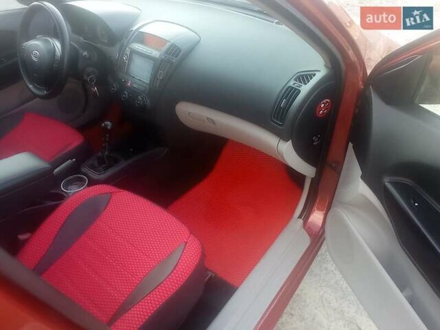 Красный Киа Сид, объемом двигателя 1.4 л и пробегом 286 тыс. км за 4450 $, фото 6 на Automoto.ua