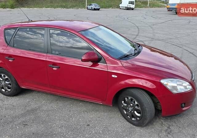 Красный Киа Сид, объемом двигателя 1.4 л и пробегом 207 тыс. км за 5400 $, фото 82 на Automoto.ua