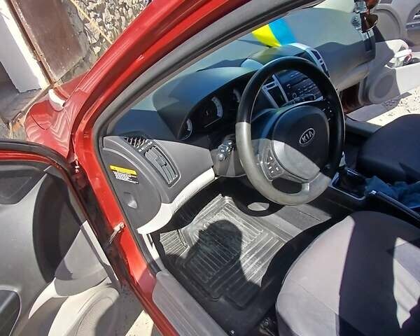 Красный Киа Сид, объемом двигателя 1.6 л и пробегом 155 тыс. км за 5700 $, фото 4 на Automoto.ua