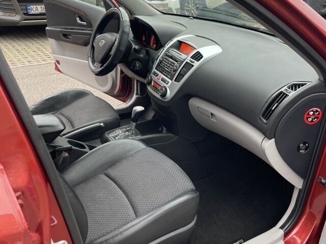 Червоний Кіа Сід, об'ємом двигуна 2 л та пробігом 215 тис. км за 5200 $, фото 10 на Automoto.ua