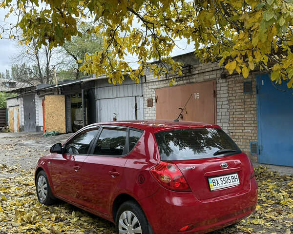 Киа Сид 2007 в Запорожье на Automoto.ua Красный Киа Сид, объемом двигателя 2 л и пробегом 299 тыс. км за 4450 $, фото 7 на Automoto.ua