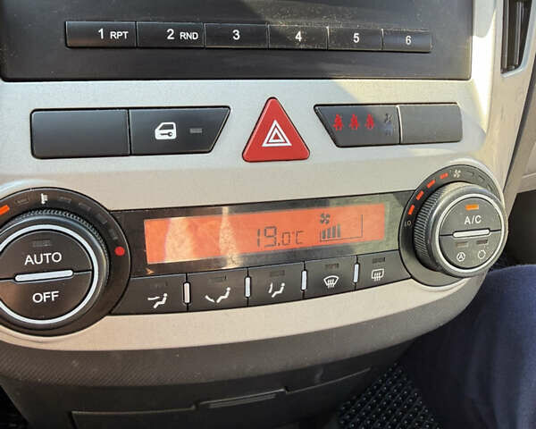 Красный Киа Сид, объемом двигателя 1.98 л и пробегом 300 тыс. км за 4699 $, фото 10 на Automoto.ua