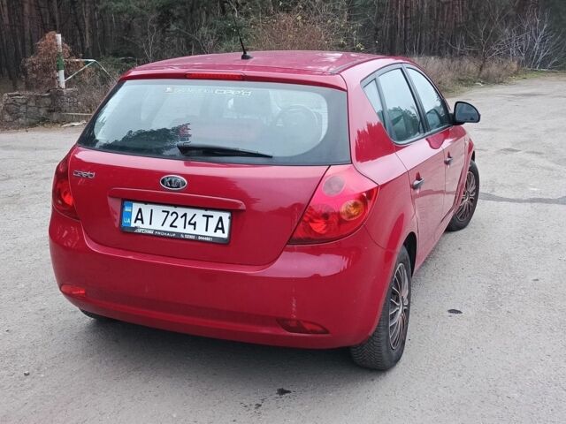 Красный Киа Сид, объемом двигателя 1.4 л и пробегом 200 тыс. км за 4500 $, фото 2 на Automoto.ua