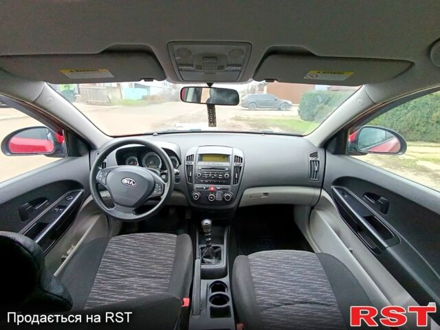 Красный Киа Сид, объемом двигателя 1.4 л и пробегом 180 тыс. км за 4300 $, фото 6 на Automoto.ua