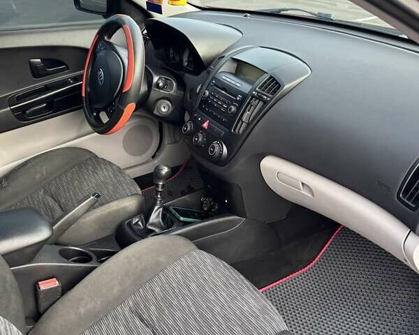 Червоний Кіа Сід, об'ємом двигуна 1.58 л та пробігом 226 тис. км за 5200 $, фото 14 на Automoto.ua