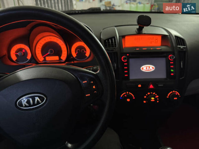 Красный Киа Сид, объемом двигателя 1.4 л и пробегом 269 тыс. км за 4550 $, фото 26 на Automoto.ua