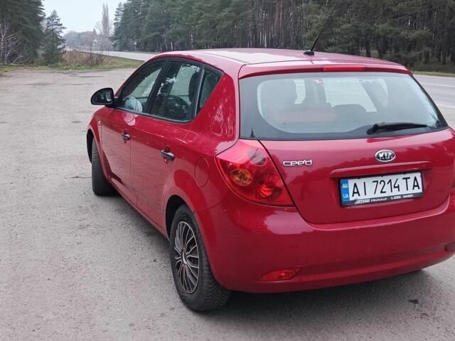 Красный Киа Сид, объемом двигателя 1.4 л и пробегом 200 тыс. км за 4500 $, фото 3 на Automoto.ua