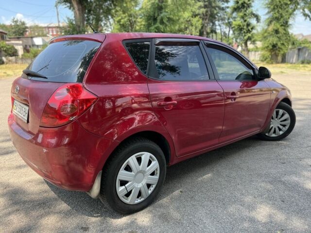 Красный Киа Сид, объемом двигателя 2 л и пробегом 250 тыс. км за 5200 $, фото 2 на Automoto.ua