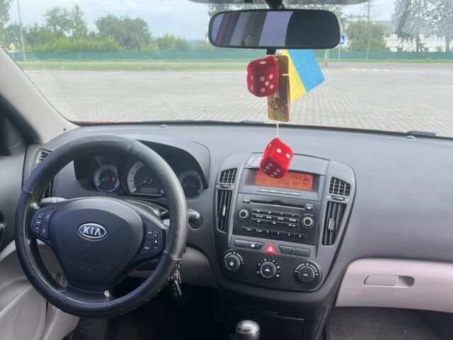 Червоний Кіа Сід, об'ємом двигуна 1.6 л та пробігом 220 тис. км за 4250 $, фото 10 на Automoto.ua