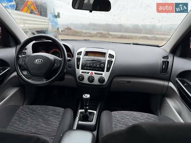 Красный Киа Сид, объемом двигателя 1.59 л и пробегом 238 тыс. км за 5200 $, фото 23 на Automoto.ua