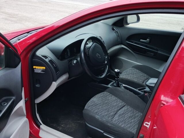 Красный Киа Сид, объемом двигателя 1.4 л и пробегом 200 тыс. км за 4500 $, фото 6 на Automoto.ua