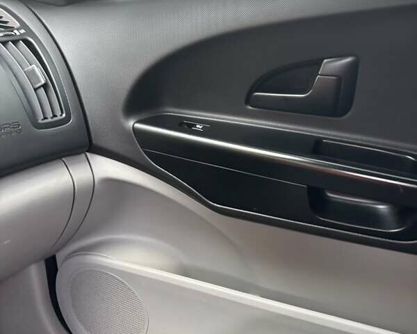 Красный Киа Сид, объемом двигателя 1.58 л и пробегом 225 тыс. км за 5200 $, фото 11 на Automoto.ua