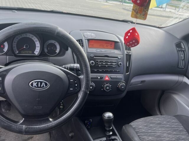 Червоний Кіа Сід, об'ємом двигуна 1.6 л та пробігом 220 тис. км за 4250 $, фото 9 на Automoto.ua