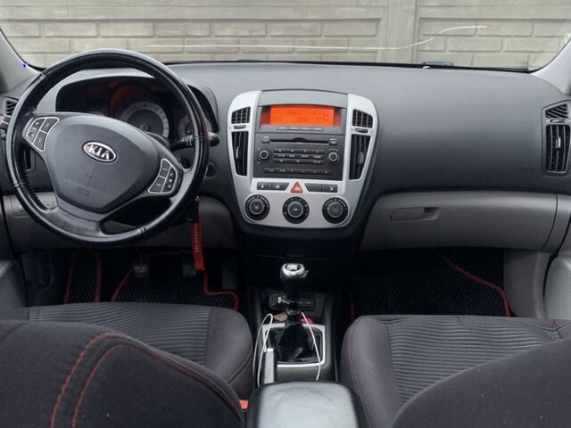 Красный Киа Сид, объемом двигателя 1.6 л и пробегом 270 тыс. км за 4900 $, фото 5 на Automoto.ua