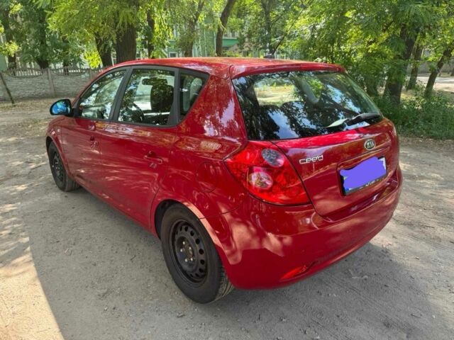 Красный Киа Сид, объемом двигателя 2 л и пробегом 140 тыс. км за 7400 $, фото 1 на Automoto.ua