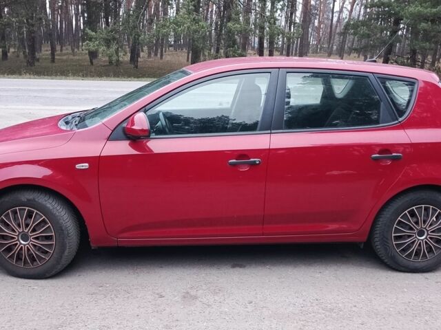 Красный Киа Сид, объемом двигателя 1.4 л и пробегом 200 тыс. км за 4500 $, фото 5 на Automoto.ua