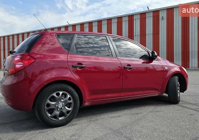 Красный Киа Сид, объемом двигателя 1.4 л и пробегом 207 тыс. км за 5400 $, фото 6 на Automoto.ua