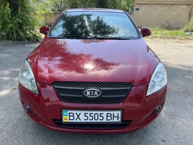 Красный Киа Сид, объемом двигателя 2 л и пробегом 250 тыс. км за 5200 $, фото 5 на Automoto.ua