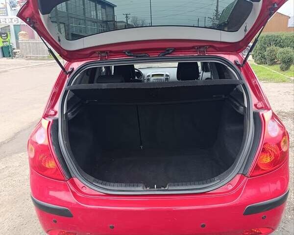 Красный Киа Сид, объемом двигателя 1.4 л и пробегом 180 тыс. км за 4300 $, фото 12 на Automoto.ua