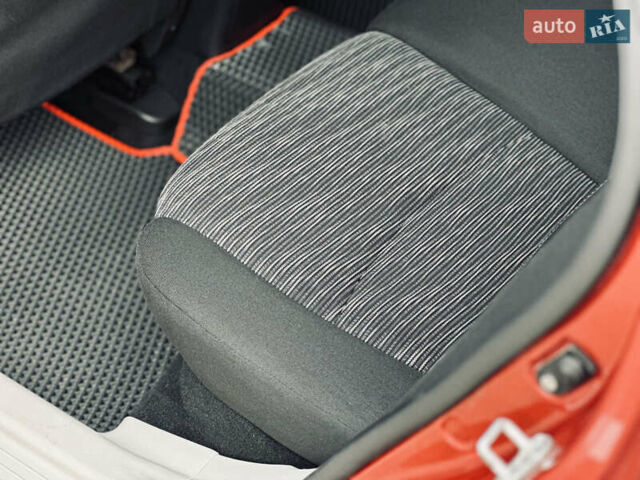 Красный Киа Сид, объемом двигателя 2 л и пробегом 285 тыс. км за 5600 $, фото 6 на Automoto.ua