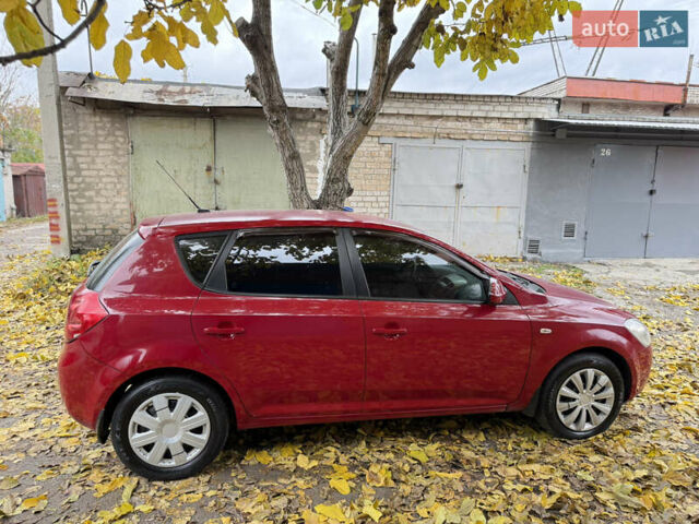 Киа Сид 2007 в Запорожье на Automoto.ua Красный Киа Сид, объемом двигателя 2 л и пробегом 299 тыс. км за 4450 $, фото 5 на Automoto.ua