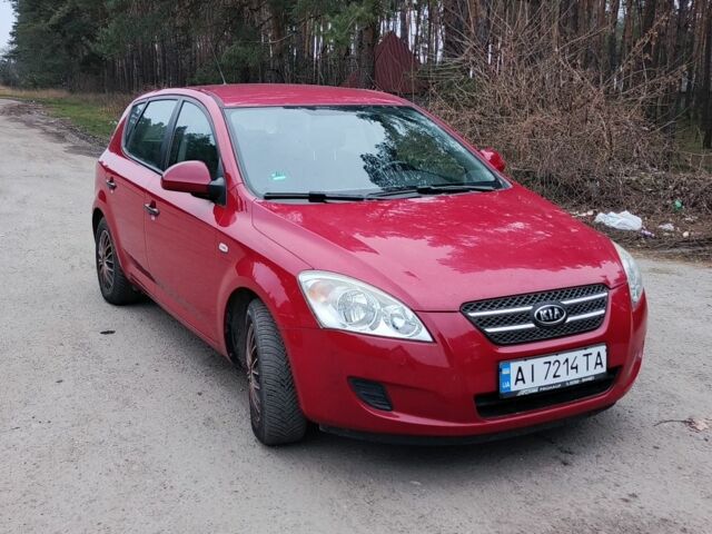 Красный Киа Сид, объемом двигателя 1.4 л и пробегом 200 тыс. км за 4500 $, фото 1 на Automoto.ua