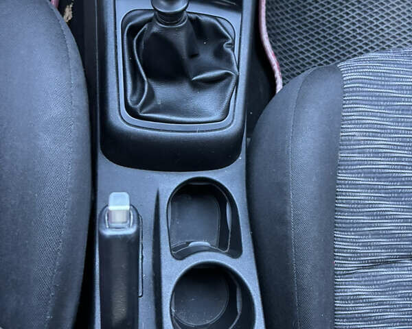 Червоний Кіа Сід, об'ємом двигуна 1.4 л та пробігом 234 тис. км за 4999 $, фото 7 на Automoto.ua