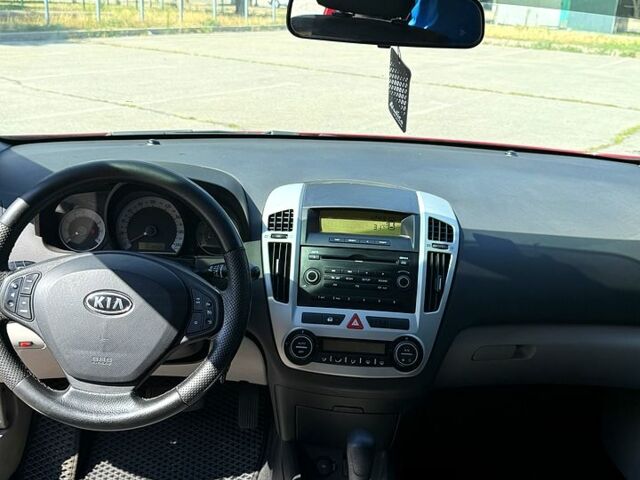 Киа Сид 2007 в Запорожье на Automoto.ua Красный Киа Сид, объемом двигателя 2 л и пробегом 360 тыс. км за 5699 $, фото 2 на Automoto.ua