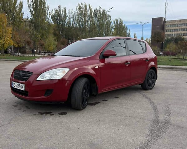 Киа Сид 2008 в Кривом Роге на Automoto.ua Красный Киа Сид, объемом двигателя 1.6 л и пробегом 189 тыс. км за 5300 $, фото 1 на Automoto.ua