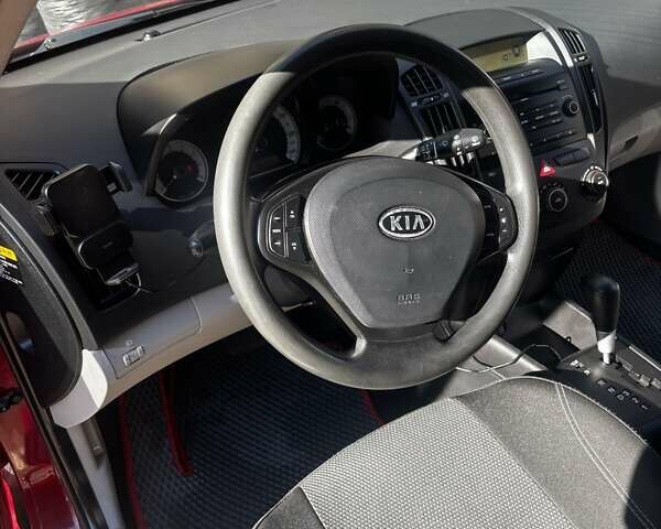 Красный Киа Сид, объемом двигателя 1.6 л и пробегом 308 тыс. км за 5500 $, фото 13 на Automoto.ua