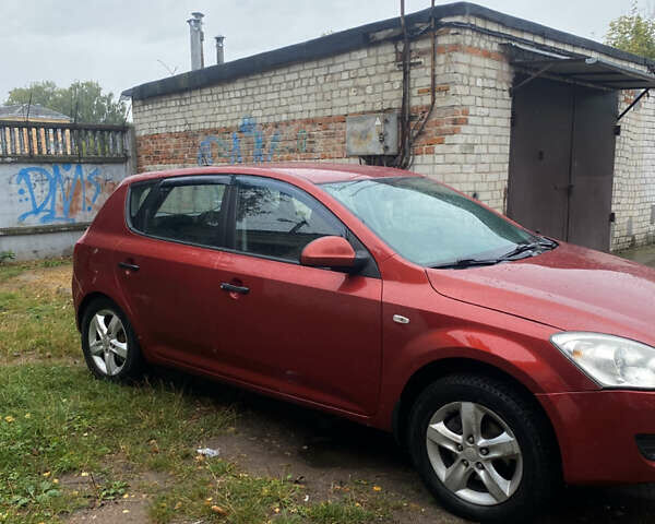 Червоний Кіа Сід, об'ємом двигуна 1.59 л та пробігом 250 тис. км за 3850 $, фото 2 на Automoto.ua
