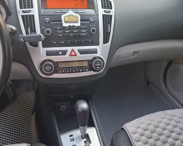 Красный Киа Сид, объемом двигателя 1.6 л и пробегом 171 тыс. км за 6800 $, фото 7 на Automoto.ua