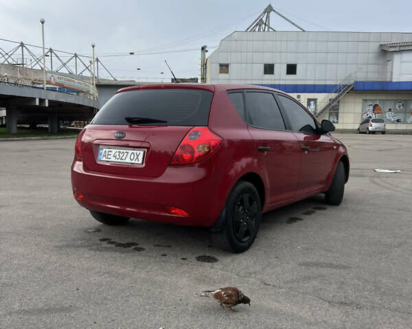 Киа Сид 2008 в Кривом Роге на Automoto.ua Красный Киа Сид, объемом двигателя 1.6 л и пробегом 189 тыс. км за 5300 $, фото 3 на Automoto.ua