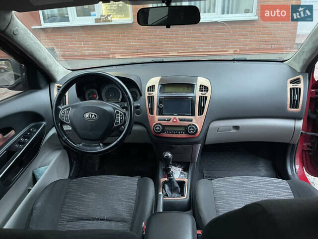 Красный Киа Сид, объемом двигателя 1.59 л и пробегом 303 тыс. км за 4100 $, фото 7 на Automoto.ua