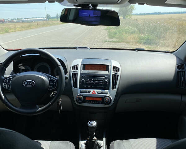 Красный Киа Сид, объемом двигателя 1.4 л и пробегом 166 тыс. км за 6200 $, фото 9 на Automoto.ua