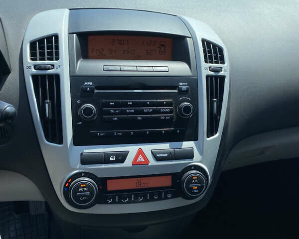 Красный Киа Сид, объемом двигателя 1.4 л и пробегом 166 тыс. км за 6200 $, фото 10 на Automoto.ua