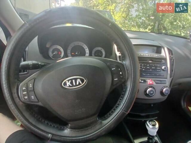 Красный Киа Сид, объемом двигателя 1.6 л и пробегом 227 тыс. км за 4400 $, фото 15 на Automoto.ua