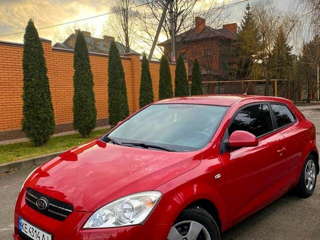 Красный Киа Сид, объемом двигателя 1.4 л и пробегом 160 тыс. км за 6000 $, фото 1 на Automoto.ua