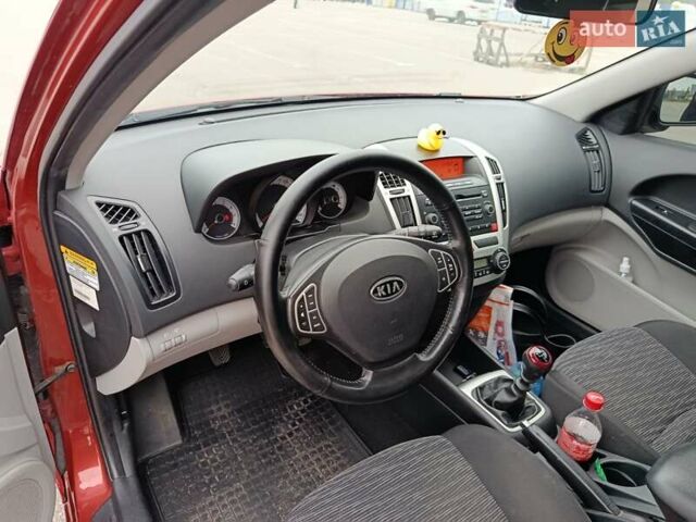 Киа Сид 2008 в Кропивницком (Кировограде) на Automoto.ua Красный Киа Сид, объемом двигателя 2 л и пробегом 208 тыс. км за 6500 $, фото 11 на Automoto.ua