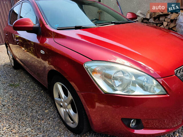 Красный Киа Сид, объемом двигателя 1.6 л и пробегом 185 тыс. км за 5300 $, фото 1 на Automoto.ua