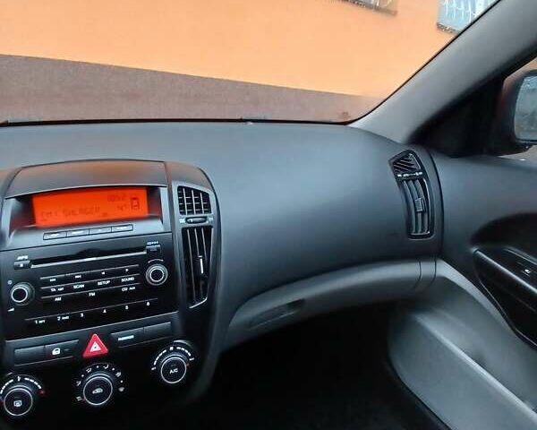 Червоний Кіа Сід, об'ємом двигуна 1.4 л та пробігом 260 тис. км за 4900 $, фото 6 на Automoto.ua