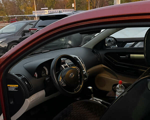 Красный Киа Сид, объемом двигателя 2 л и пробегом 177 тыс. км за 6900 $, фото 4 на Automoto.ua