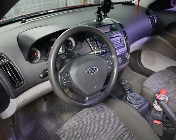 Червоний Кіа Сід, об'ємом двигуна 1.58 л та пробігом 215 тис. км за 5500 $, фото 9 на Automoto.ua