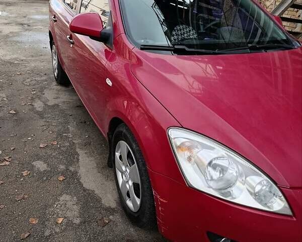 Червоний Кіа Сід, об'ємом двигуна 1.58 л та пробігом 215 тис. км за 5500 $, фото 1 на Automoto.ua