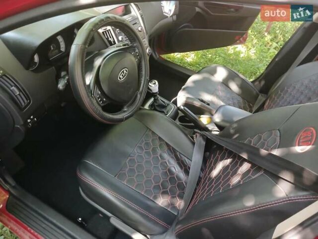 Красный Киа Сид, объемом двигателя 1.6 л и пробегом 227 тыс. км за 4400 $, фото 9 на Automoto.ua