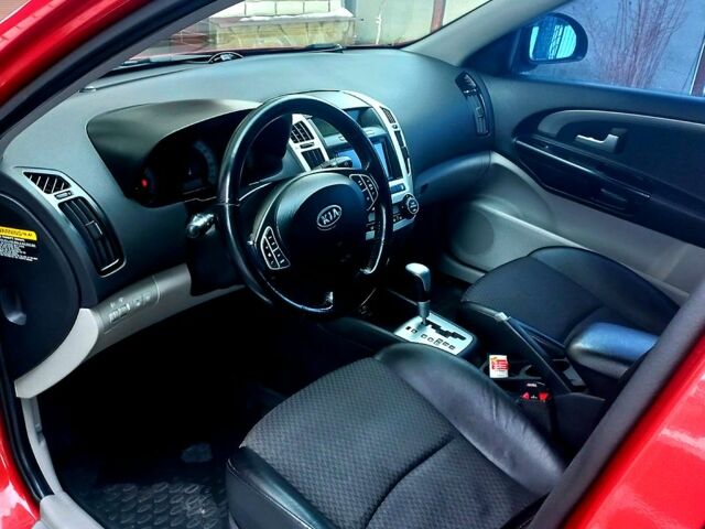 Червоний Кіа Сід, об'ємом двигуна 2 л та пробігом 191 тис. км за 7900 $, фото 3 на Automoto.ua