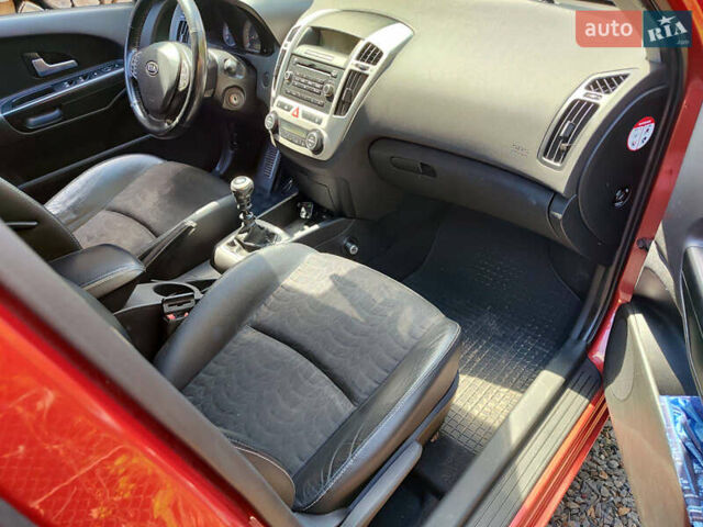 Красный Киа Сид, объемом двигателя 1.6 л и пробегом 185 тыс. км за 5300 $, фото 7 на Automoto.ua