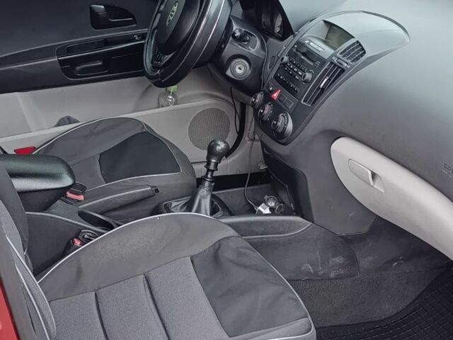 Красный Киа Сид, объемом двигателя 1.6 л и пробегом 480 тыс. км за 3700 $, фото 8 на Automoto.ua
