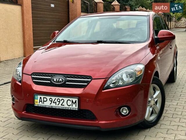 Червоний Кіа Сід, об'ємом двигуна 1.6 л та пробігом 113 тис. км за 7400 $, фото 3 на Automoto.ua