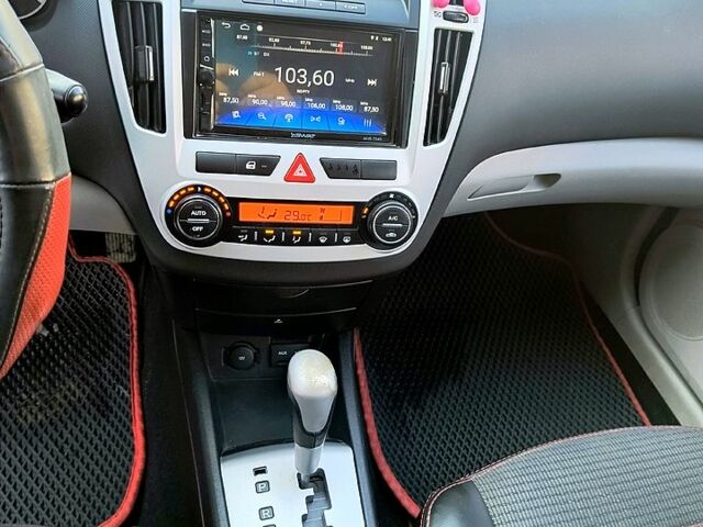 Красный Киа Сид, объемом двигателя 2 л и пробегом 220 тыс. км за 5000 $, фото 11 на Automoto.ua